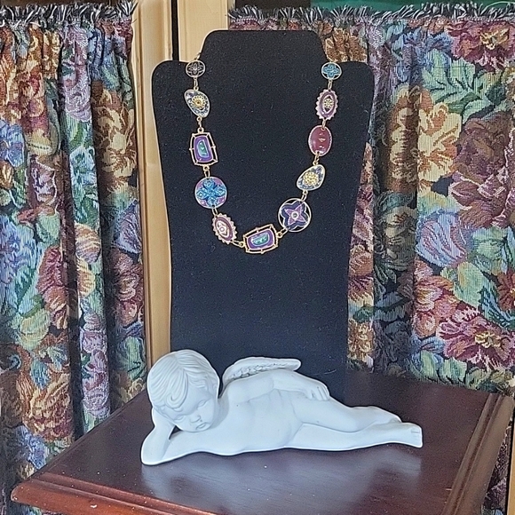 Unbranded Jewelry - Costume Jewelry 9" Multicolored Medalion Necklace